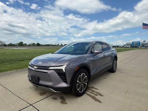 Used 2024 Chevrolet Blazer EV LT AWD/4WD image 9