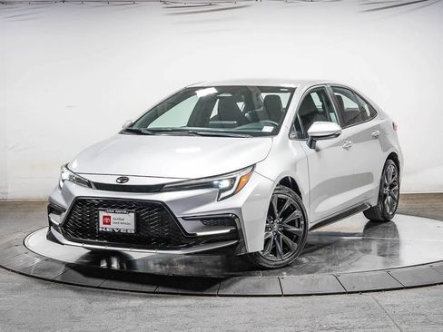 Certified 2025 Toyota Corolla SE FWD image 1