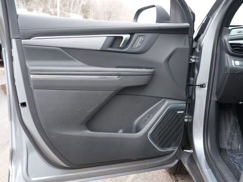 Used 2025 Buick Enclave Preferred image 14