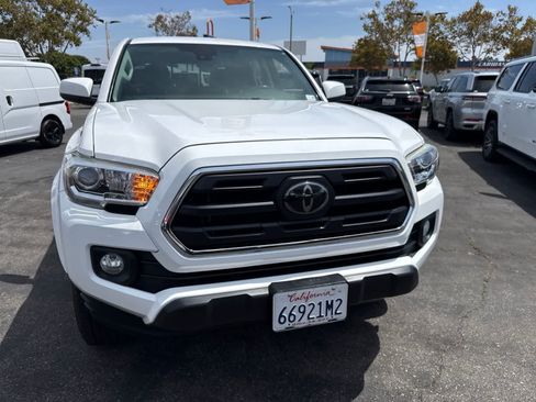 Used 2018 Toyota Tacoma SR5 AWD/4WD image 6