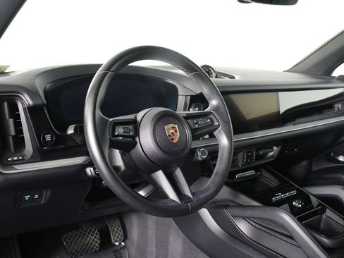 Certified 2024 Porsche Cayenne AWD/4WD image 4