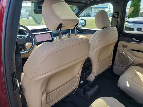 New 2026 Jeep Grand Cherokee L Limited AWD/4WD image 13