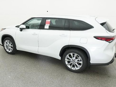 New 2026 Toyota Highlander Limited image 17