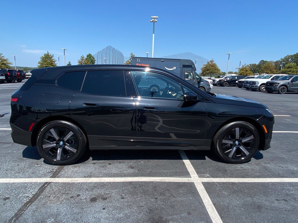 Used 2023 BMW iX xDrive50 w/ Premium Package AWD/4WD image 8