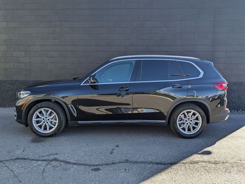 Used 2023 BMW X5 xDrive40i w/ Premium Package image 2