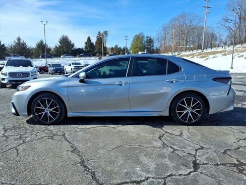 Used 2024 Toyota Camry SE image 6