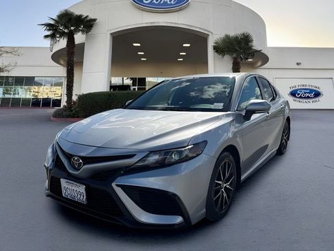 Used 2023 Toyota Camry SE image 1