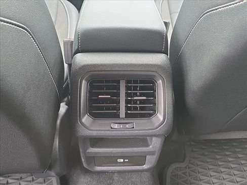 Used 2022 Volkswagen Taos SE image 17