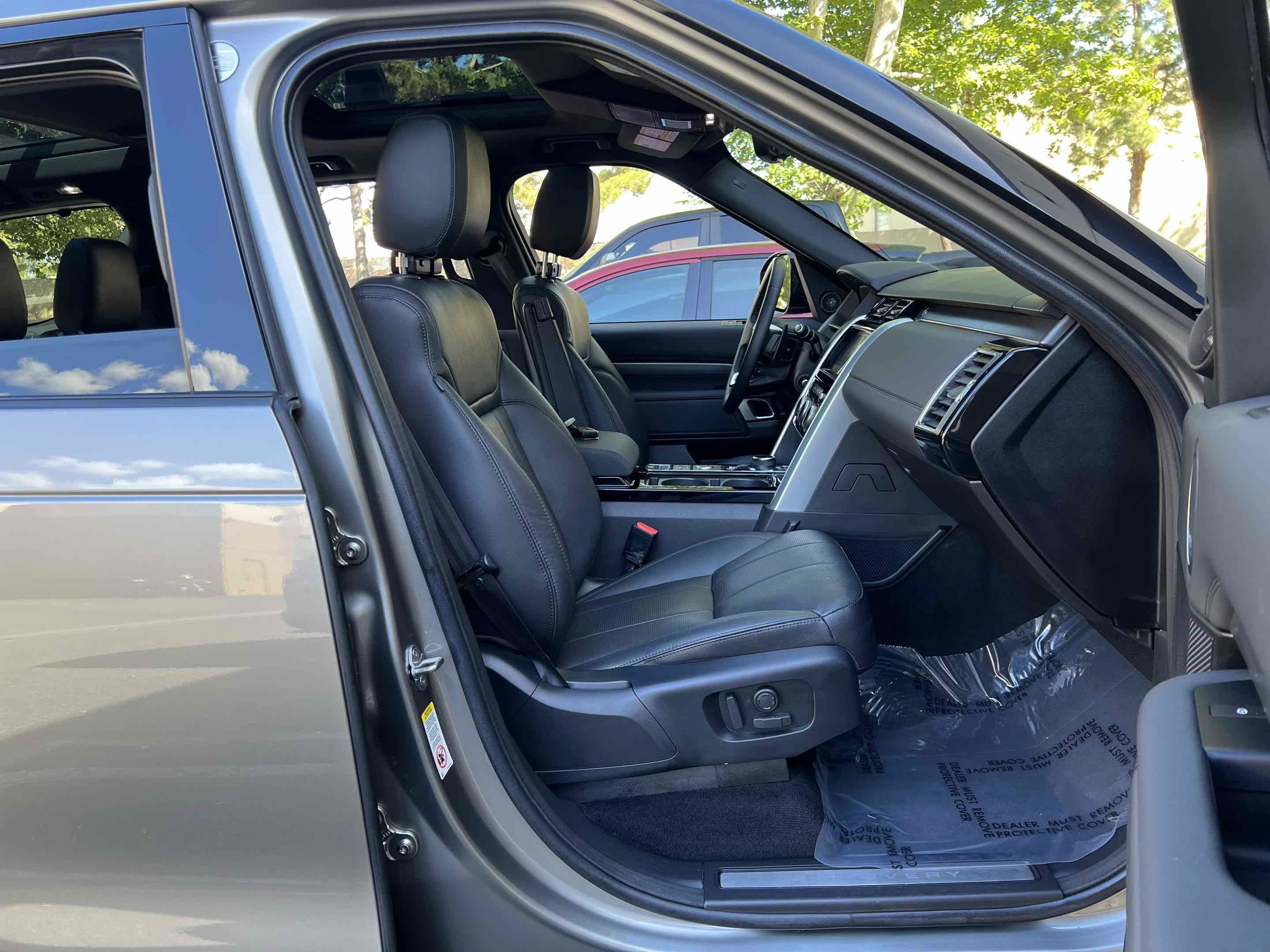 Used 2018 Land Rover Discovery HSE AWD/4WD image 40