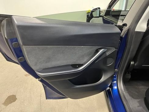 Used 2021 Tesla Model Y Long Range AWD/4WD image 19
