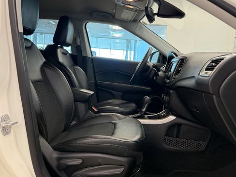 Used 2018 Jeep Compass Latitude FWD image 13