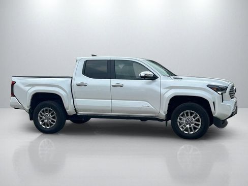 Used 2025 Toyota Tacoma Limited AWD/4WD image 4