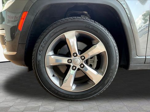 Used 2021 Jeep Grand Cherokee L Limited AWD/4WD image 31