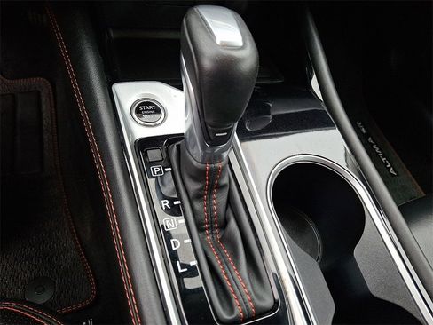 Used 2024 Nissan Altima 2.5 SR image 14