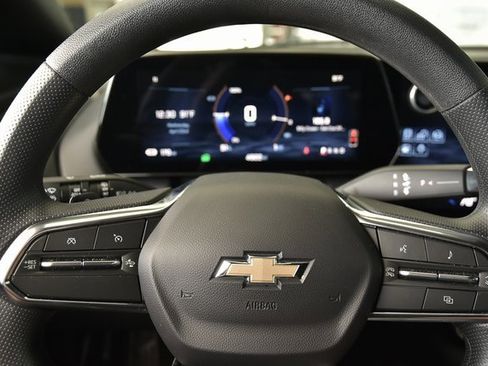 Used 2025 Chevrolet Equinox EV LT image 33