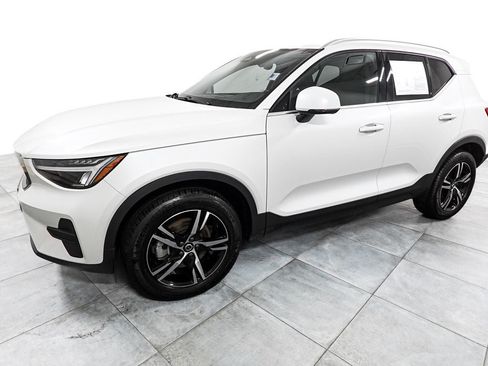 Used 2025 Volvo XC40 B5 Core AWD/4WD image 4