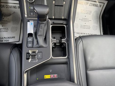 Used 2025 Lexus GX 550 w/ Accessory Package (2T) image 23