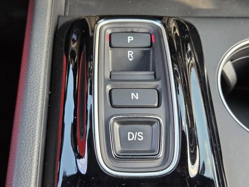 Used 2025 Honda Pilot Sport image 21