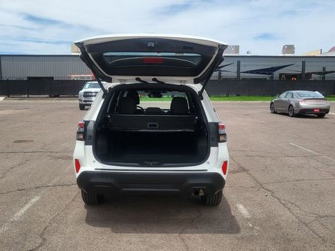 Used 2025 Subaru Forester Premium AWD/4WD image 11