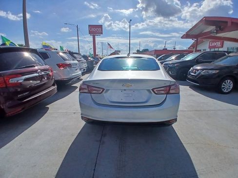 Used 2021 Chevrolet Malibu LT FWD image 4