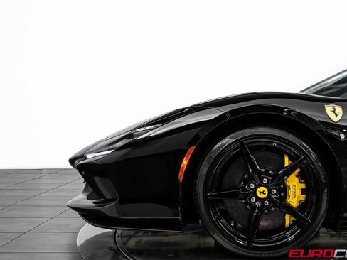Used 2022 Ferrari F8 Tributo image 17