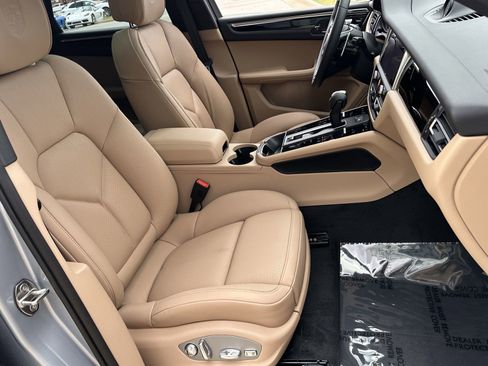 Certified 2026 Porsche Macan image 20