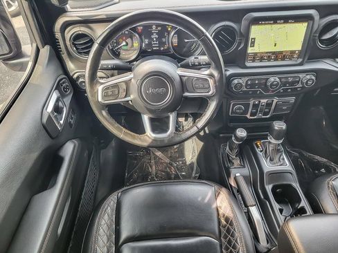 Used 2022 Jeep Wrangler Unlimited Sahara AWD/4WD image 11