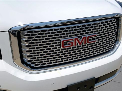 Used 2016 GMC Yukon Denali w/ Open Road Package AWD/4WD image 30