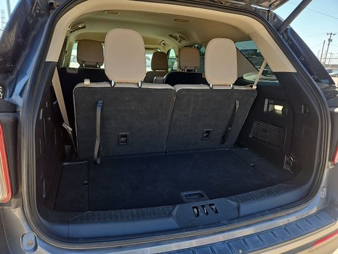 Used 2021 Ford Explorer XLT w/ Equipment Group 202A AWD/4WD image 10