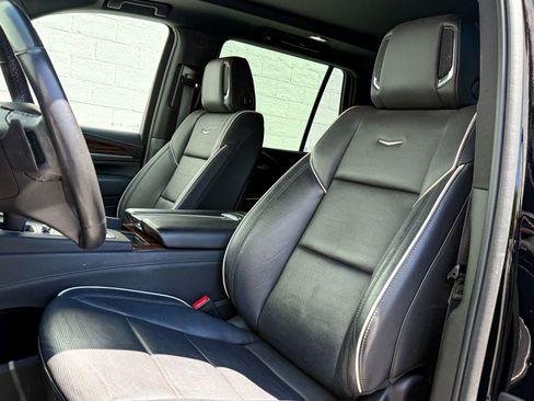 Certified 2021 Cadillac Escalade Premium Luxury AWD/4WD image 16