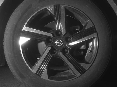 Used 2025 Nissan Sentra SV image 13