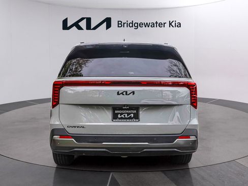 Used 2025 Kia Carnival SX Prestige FWD image 6