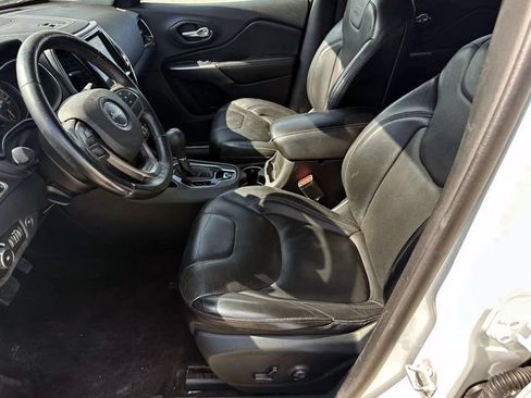 Used 2019 Jeep Cherokee Limited FWD image 16