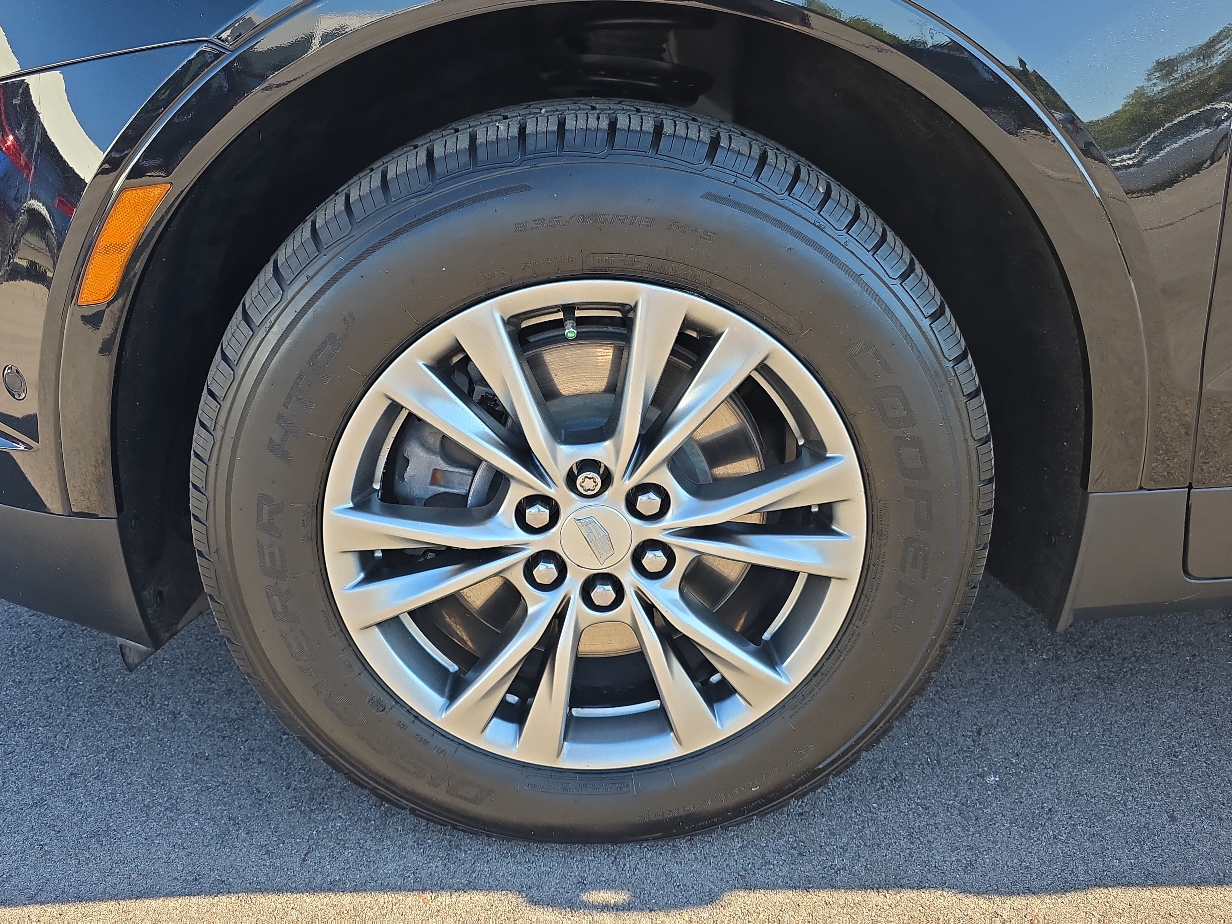 Used 2022 Cadillac XT5 Premium Luxury w/ Technology Package FWD image 9