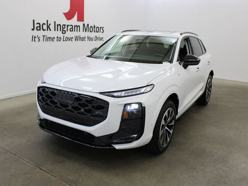 New 2026 Audi Q3 quattro 2.0T AWD/4WD image 2