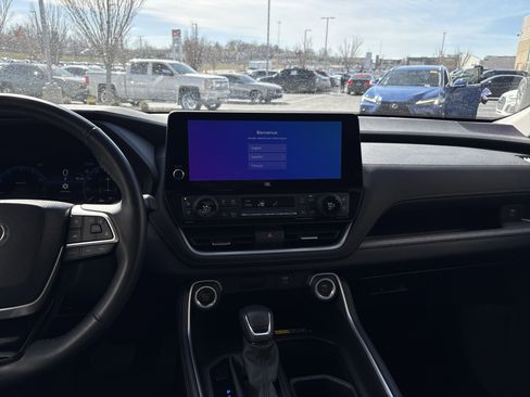 Used 2024 Toyota Grand Highlander Limited image 30