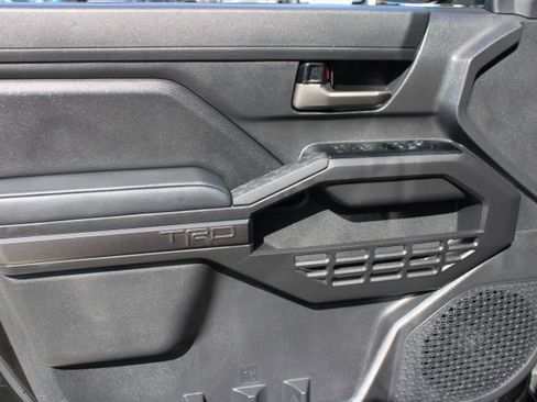 Used 2025 Toyota Tacoma TRD Sport AWD/4WD image 15