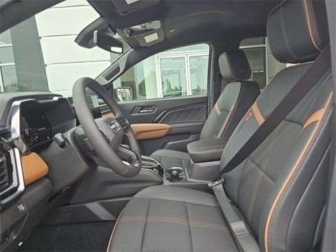 New 2025 GMC Canyon AT4 image 19