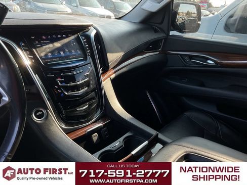 Used 2018 Cadillac Escalade ESV Luxury AWD/4WD image 25