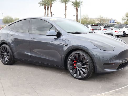 Used 2021 Tesla Model Y Performance image 3