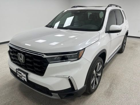 Used 2025 Honda Pilot Touring image 4