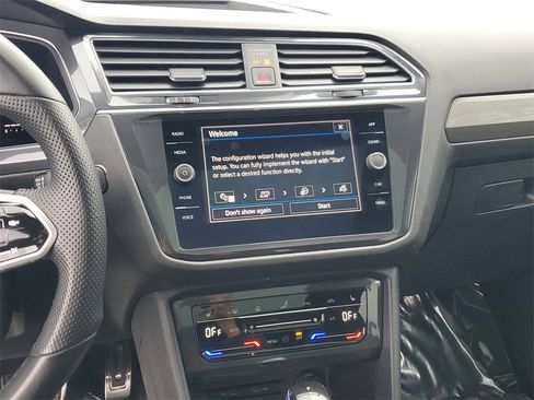 Used 2022 Volkswagen Tiguan SE R-Line image 28