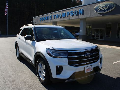 New 2026 Ford Explorer Active w/ Active Comfort Package image 1