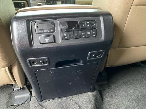 Used 2012 Toyota Sequoia Platinum image 9