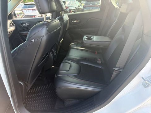 Used 2020 Jeep Cherokee Trailhawk w/ Comfort/Convenience Group AWD/4WD image 24