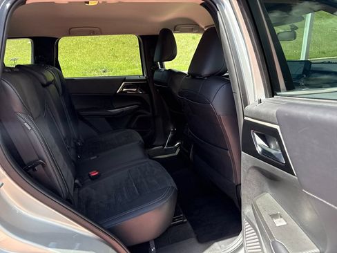 Used 2024 Mitsubishi Outlander SE AWD/4WD image 24
