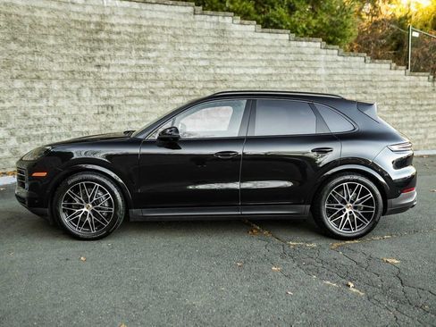 Used 2025 Porsche Cayenne Base image 9