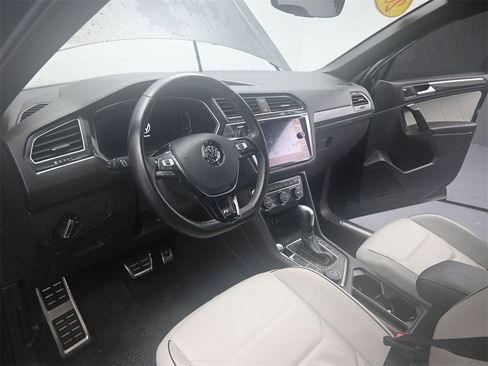 Used 2021 Volkswagen Tiguan SEL Premium R-Line image 17