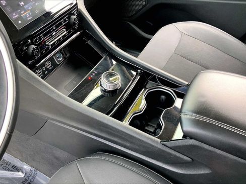 Used 2023 Jeep Grand Cherokee Laredo w/ Luxury Tech Group I AWD/4WD image 16