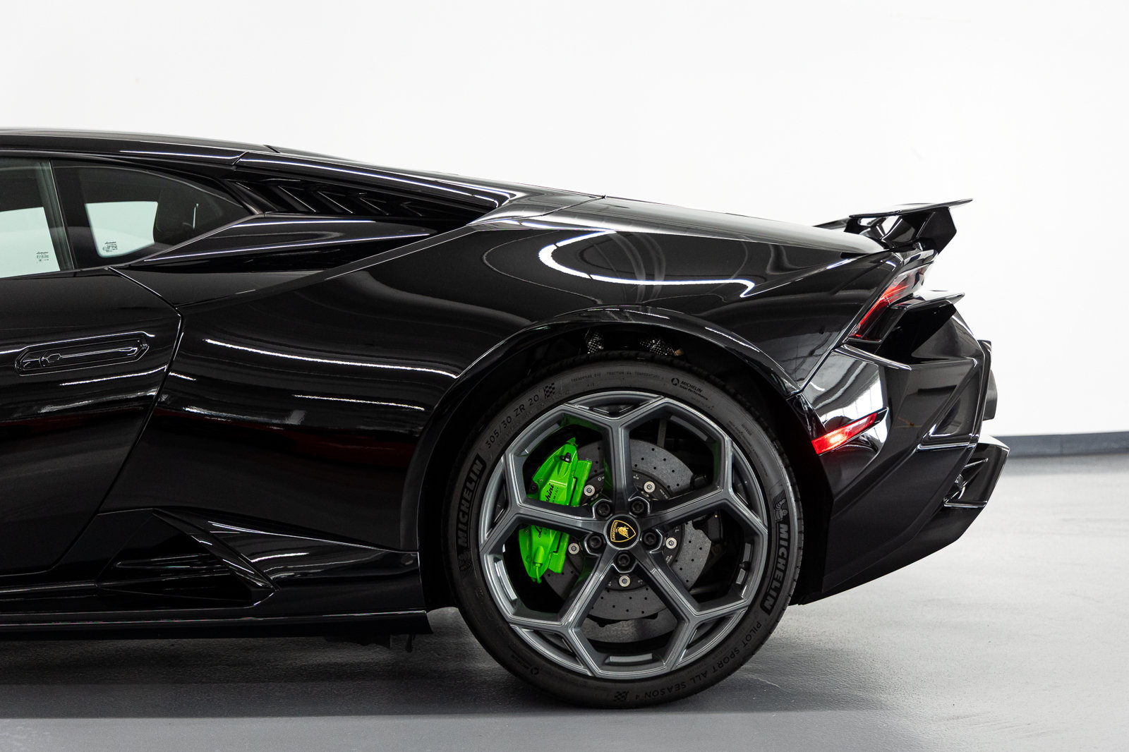 Used 2023 Lamborghini Huracan Tecnica RWD image 16